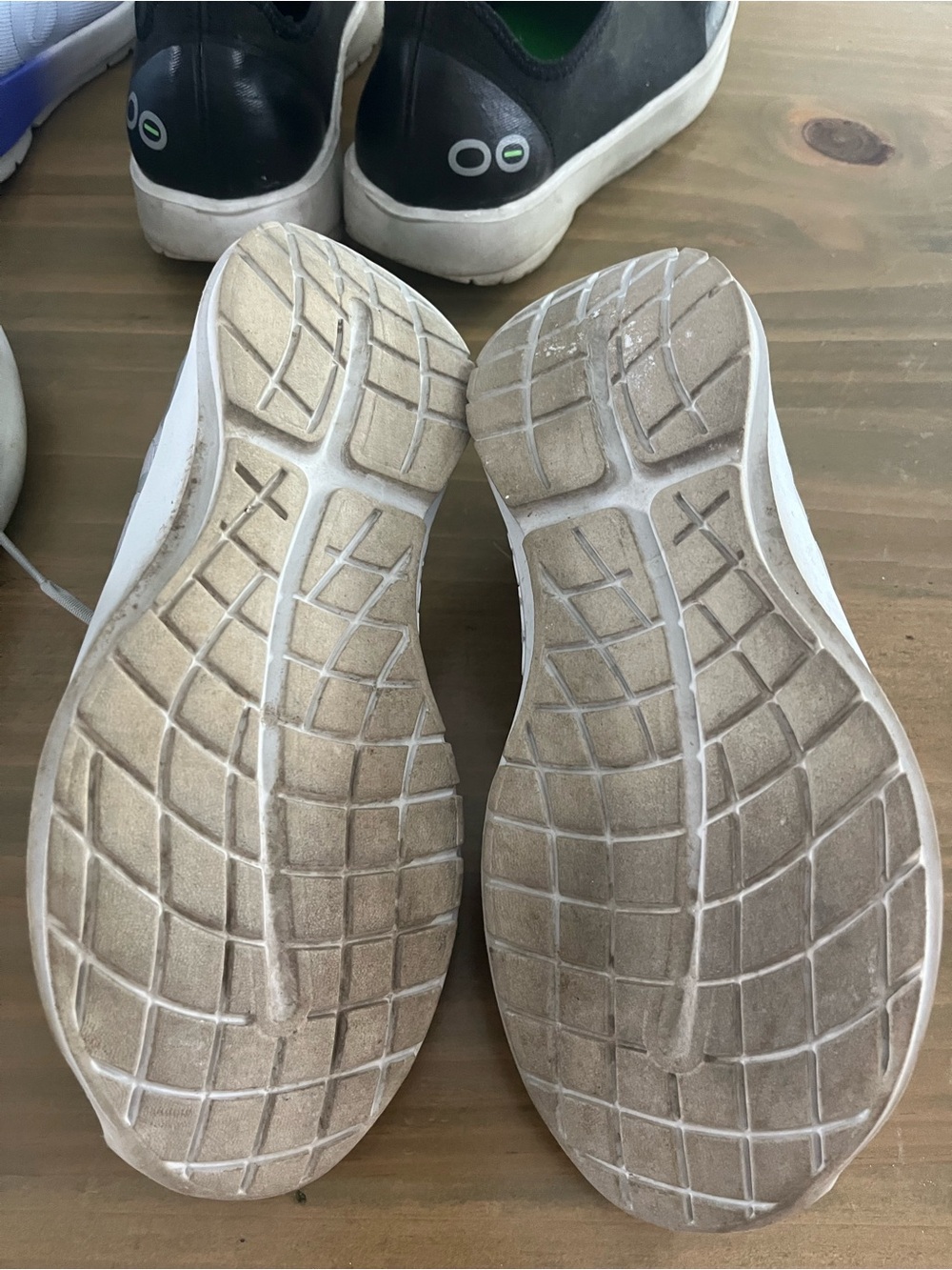 OOFOS Light Gray Athletic Slip-On Sneakers with Green Insole - Picture 3 of 3